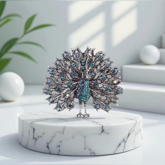 Jewelry - Peacock Rhinestone Encrusted Brooch Modern New Silver Tone